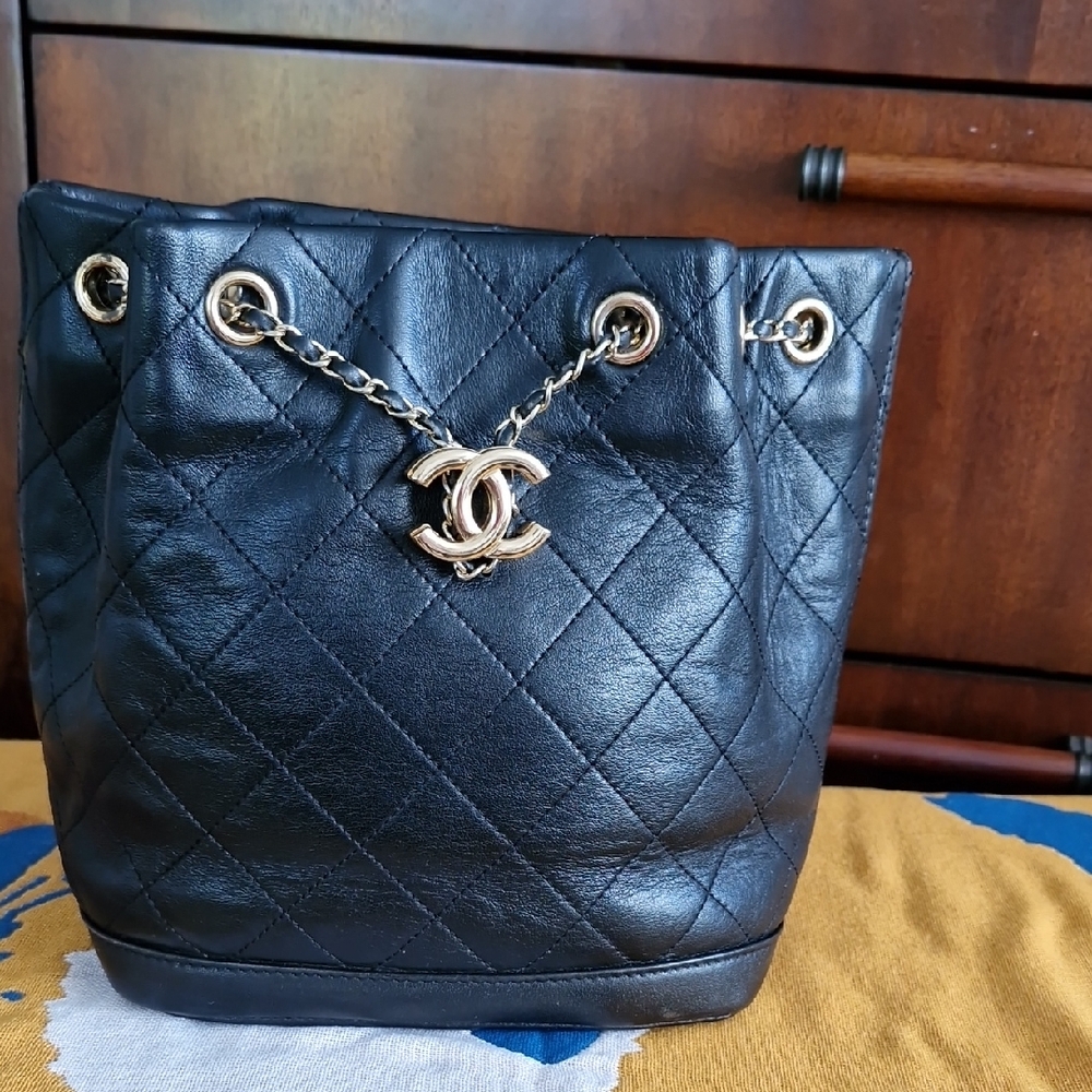Chanel Black Quilted Leather Shoulder Bag with Gold Chain